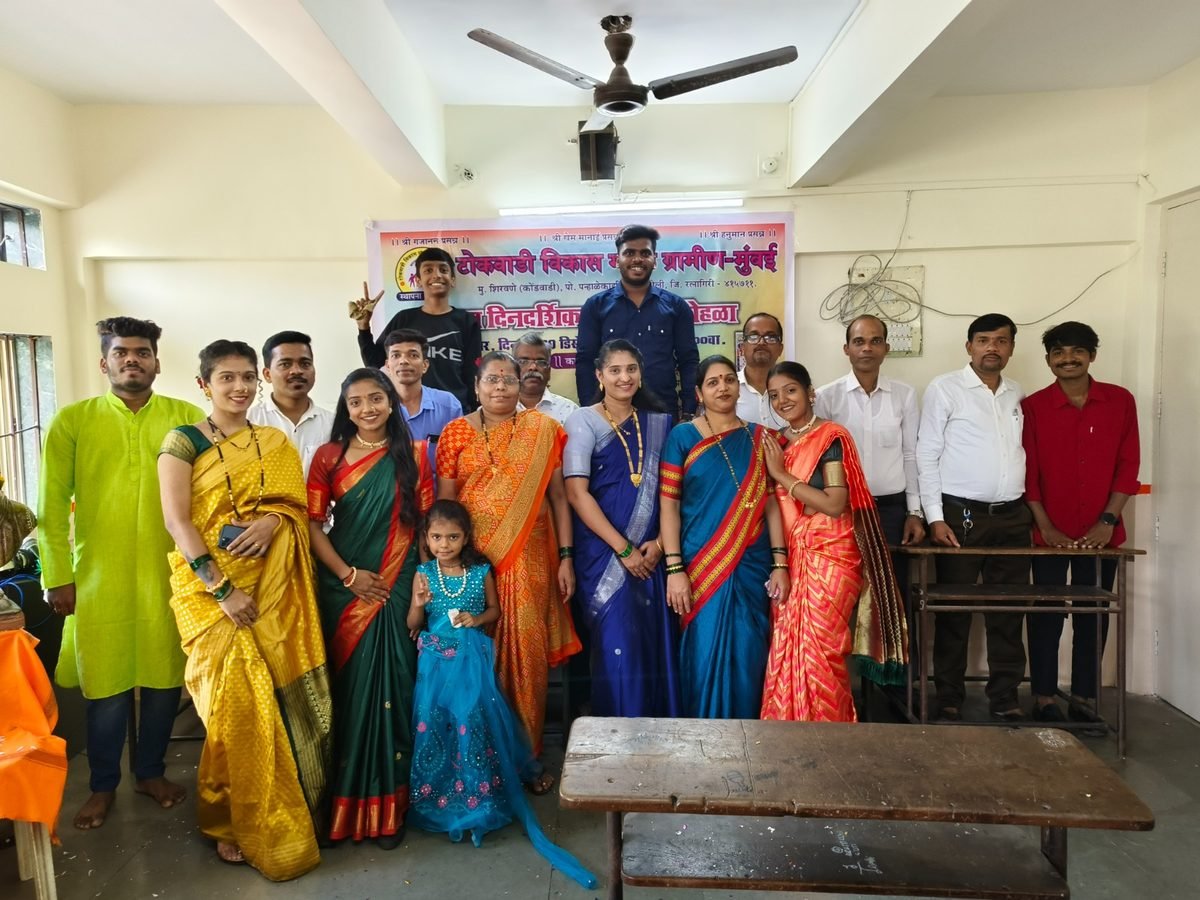 Volunteers presenting calendars